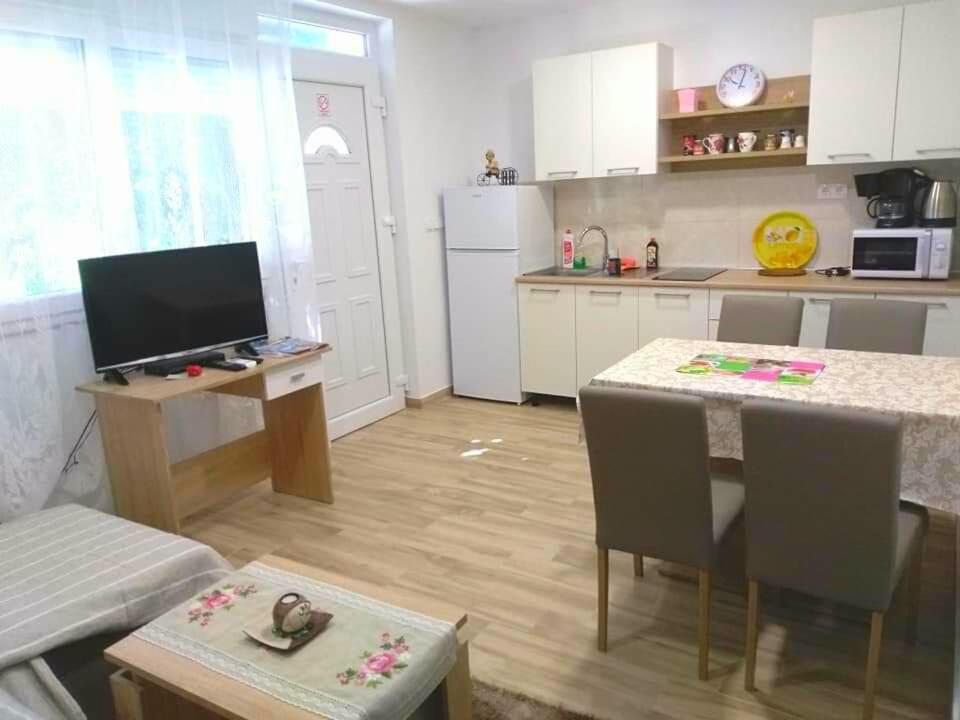 Apartmani Ruzmarin - Seget Donji, Τρογκίρ Εξωτερικό φωτογραφία